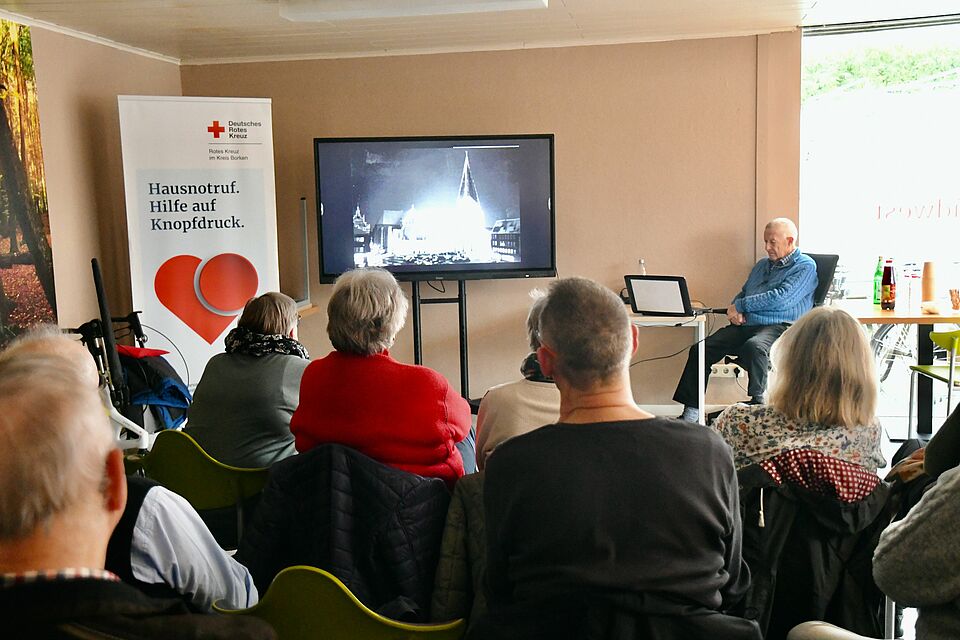 Volles Haus im DRK-Quartierstreff Bocholt-Südwest an der Bärendorfstraße 24 bei vier Filmabende über Bocholt